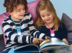 Moses Lese Buddy - Das Multifunktionale Leselicht Pink -BRILLIANT Verkäufe moses lese buddy das multifunktionale leselicht pink 2